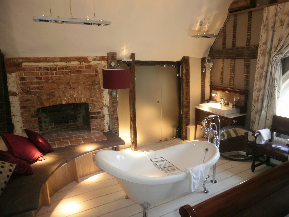 The Wellington Hotel Welwyn Bagian luar foto