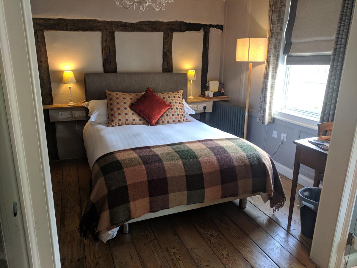 The Wellington Hotel Welwyn Bagian luar foto