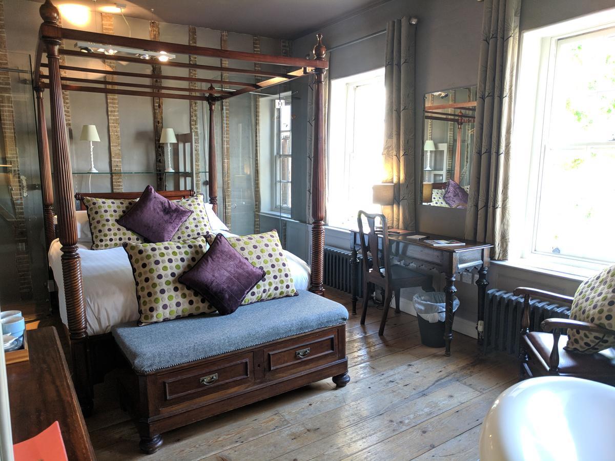 The Wellington Hotel Welwyn Bagian luar foto