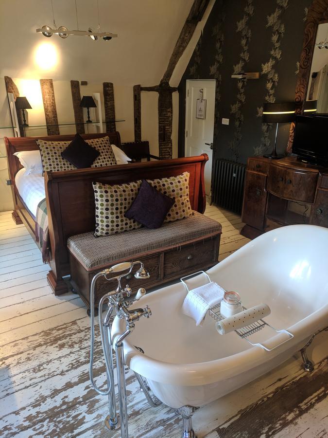 The Wellington Hotel Welwyn Bagian luar foto