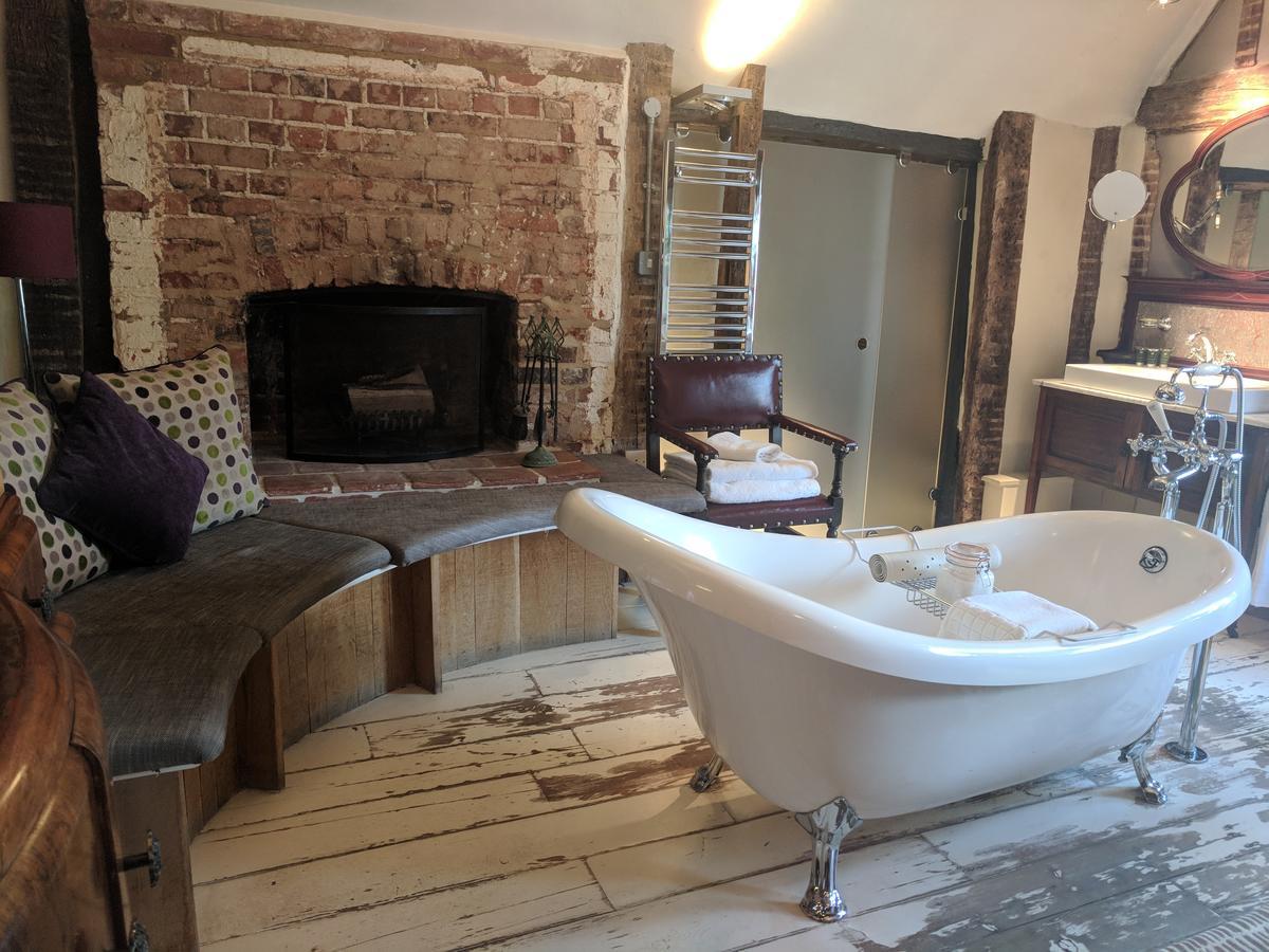 The Wellington Hotel Welwyn Bagian luar foto