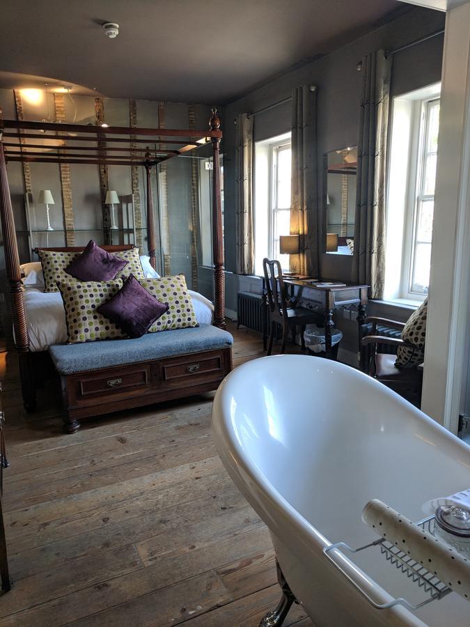 The Wellington Hotel Welwyn Bagian luar foto