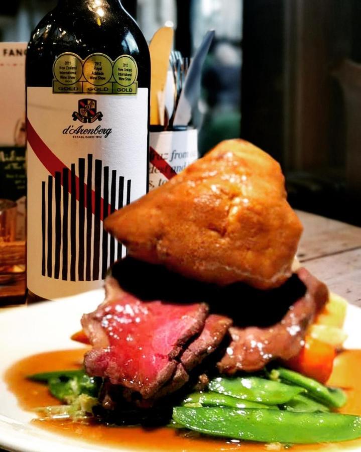 The Wellington Hotel Welwyn Bagian luar foto