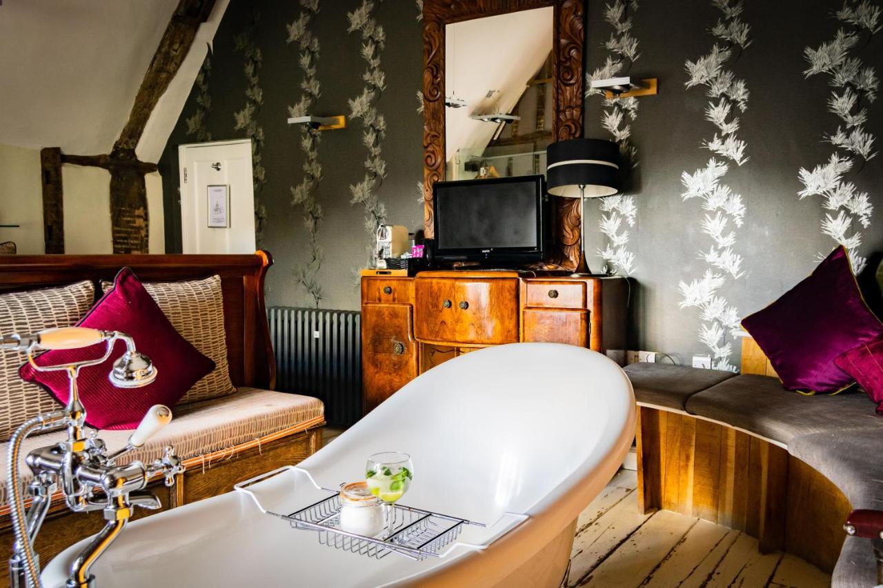 The Wellington Hotel Welwyn Bagian luar foto